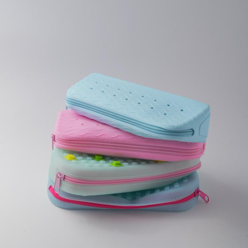 Cute, Durable & Spacious – The Soft Silicone Pencil Case with Zipper!