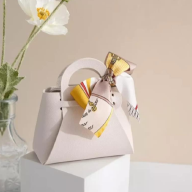 Chic & Stylish: The Perfect Small Tote Bag for Every Occasion!